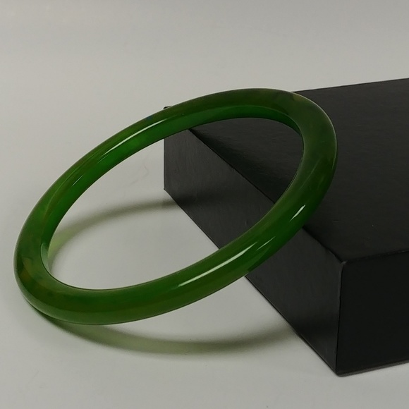 Jewelry - Vintage Marbled Green Bakelite Bangle Jewelry - Vintage Marbled Green Bakelite Bangle